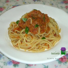 Spaghetti con sugo di verdure