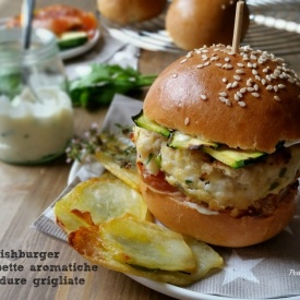 Fishburger alle erbette aromatiche e verdure grigliate
