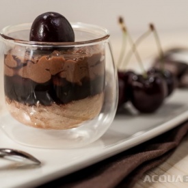 Bicchierino con ciliegie di Vignola e crema al cioccolato