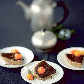 Crostata al cioccolato con kumquat.