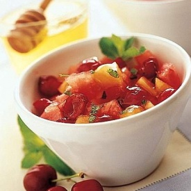 Macedonia di melone, anguria e amarene alla menta.