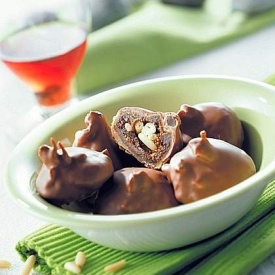  Fichi al cioccolato ripieni di pinoli.