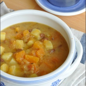 Zuppa di patate fagioli e zucca