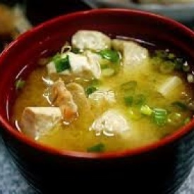 Zuppa di miso al tofu
