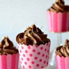 Cupcake con frosting al cioccolato