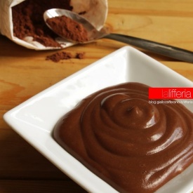 Crema pasticcera al cacao veloce (meno di 5 minuti)