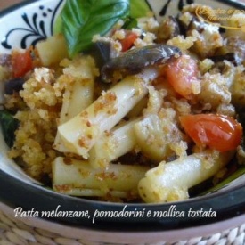 pasta-melanzana-pomodorini-e-mollica-tostata