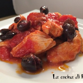 petti di pollo con pomodorini e olive