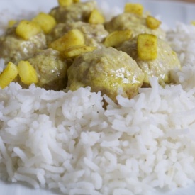 Polpettine di pollo e maiale speziate al curry con mela verde croccante
