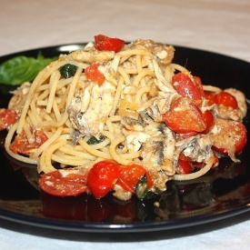Spaghetti con alici e pomodorini