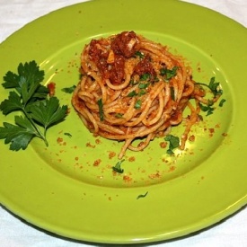 Spaghetti cu anciova e muddica atturrata