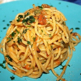 Spaghetti con uova dei ricci di mare.