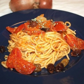 Spaghetti ai sapori mediterranei