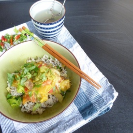Curry di verdure miste con latte di cocco e riso
