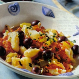 Baccalà con le olive e pomodorini.