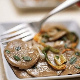 Corzetti al Ro, piatto tipico della tradizione gastronomica ligure.