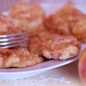 Deliziose frittelle di mele alla cannella