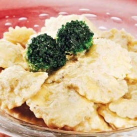 Ravioli di cotechino e broccoli con crema di cardi gobbi.