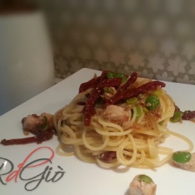 Spaghetti con Pesce Spada, Fave Fresche e Pomodori Secchi