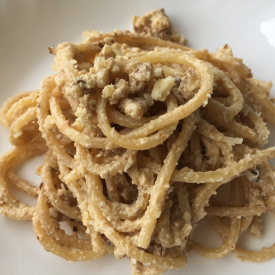 Spaghetti con noci e gorgonzola 