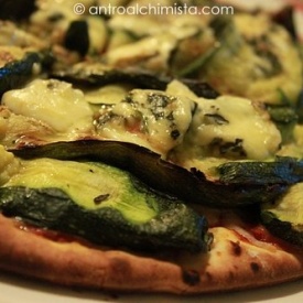 Pizza con Zucchine Grigliate e Formaggio Erborinato Lou Blau