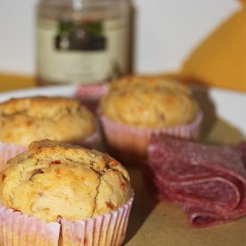 Muffins con Salsa di Carciofi e Ciliegino