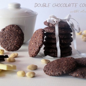 Double chocolate cookies with almonds