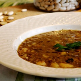 Zuppa rustica di legumi e cereali