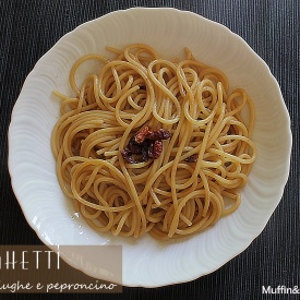 Spaghetti acciughe e peperoncino