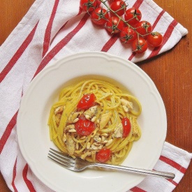 Spaghetto Quadrato con Pomodori Ciliegini Caramellati, Sgombri e Pinoli Tostati