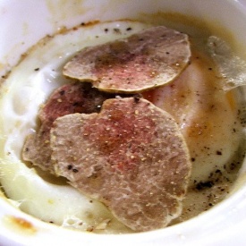  Uova in cocotte al tartufo bianco di Acqualagna. 