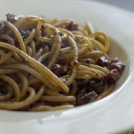 Spaghetti mirtilli e pancetta