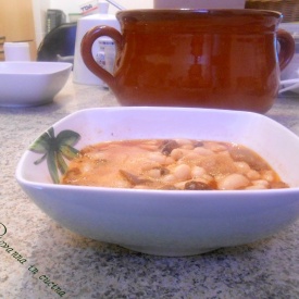 Coccio con zuppa fagioli e funghi
