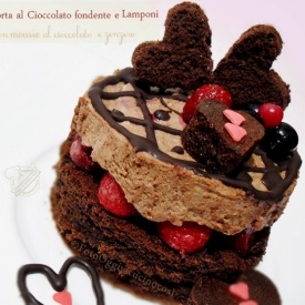 Torta al Cioccolato Fondente e Lamponi con Mousse al Cioccolato e Zenzero | Per Re-Cake