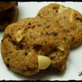 Biscotti con pezzi di cioccolata e arachidi (senza uova e senza burro) 