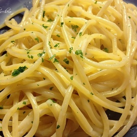 spaghetti in crema di parmigiano