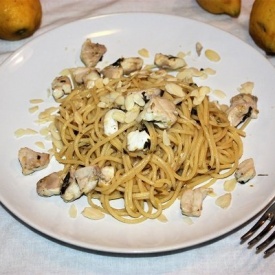Spaghetti con sugo di cernia grigia limone e mandorle