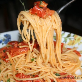 spaghetti con pomodorini e scamorza