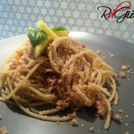 Spaghetti integrali con Ananas e Panure croccante di Pancetta Affumicata 
