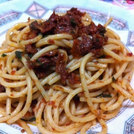 Spaghetti al pesto di pomodori secchi