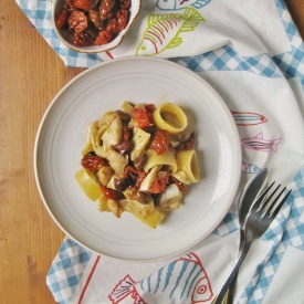 Calamarata con Ragù di Stoccafisso, Pomodori Ciliegini Semisecchi e Olive Taggiasche