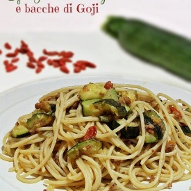 Spaghetti con zucchine e bacche d Goji